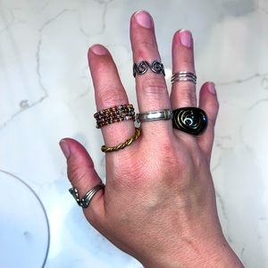 7 assorted rings